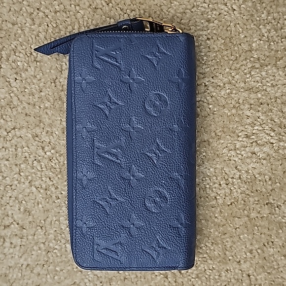 Louis Vuitton Pre-Loved Blue Empreinte Zippy Wallet - Picture 2 of 12